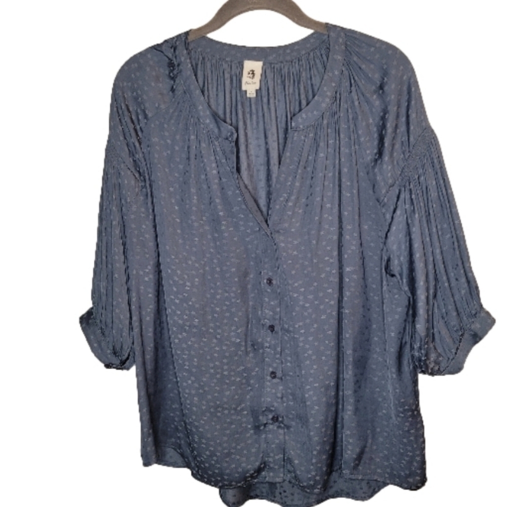 FLAWLESS, Dusty blue, button-down, 1/2 sleeves, blouse w star print. Sz M. NWOT